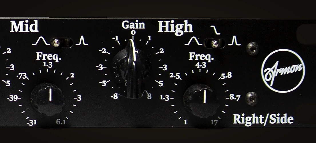 Close-up of the Right/Side High band controls, the Mid band and the Armon logo